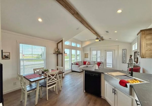 The Lynnhaven Prefab Home – Spacious Charm in a Streamlined Layout (H27LYNN2)