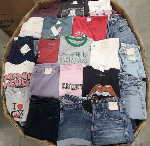 Mixed branded clothing, Men/women/kids  (280 pcs pallet).